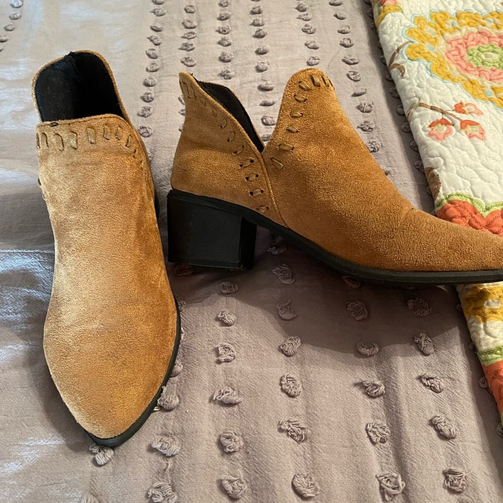 Beautiful tan booties, worn 7 times, just not for me